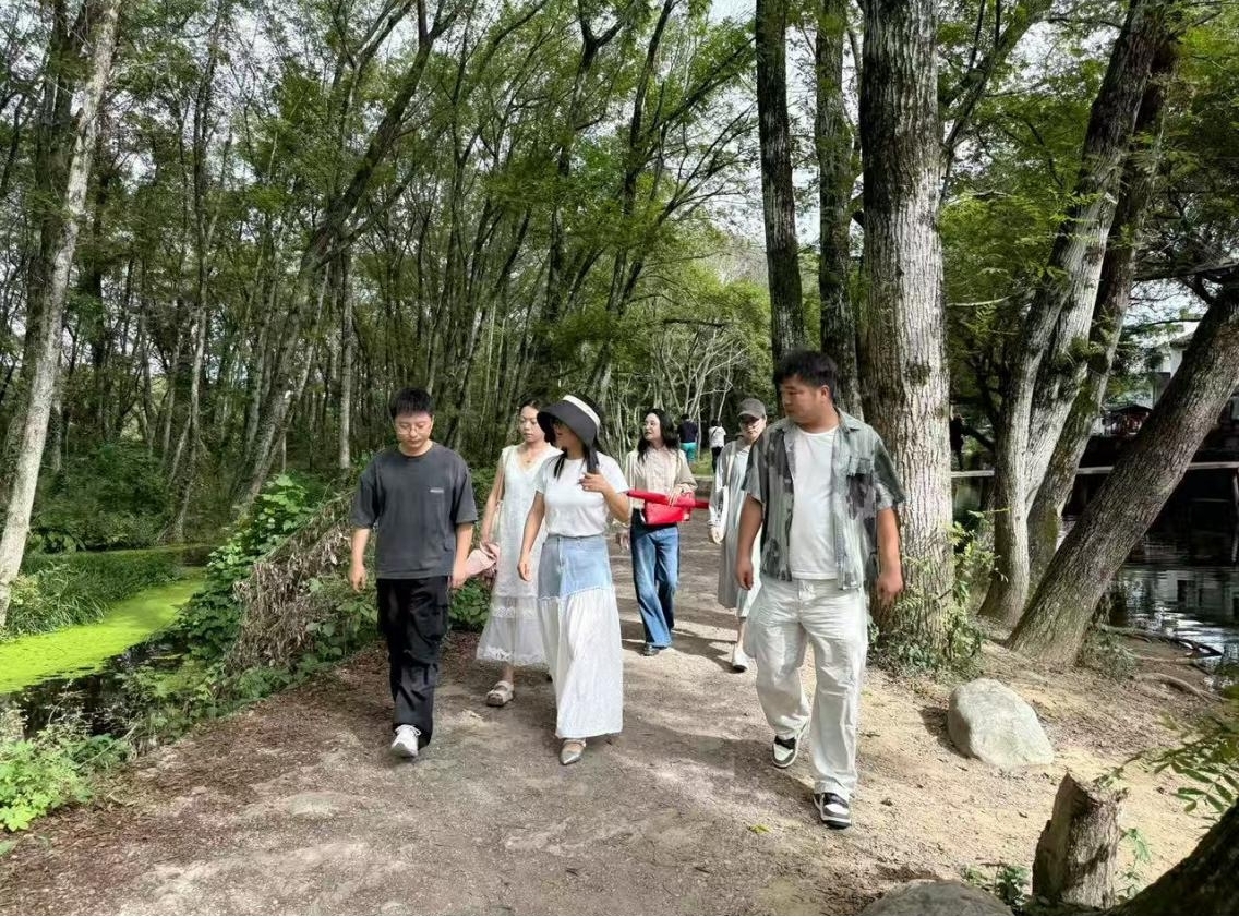 實(shí)地研學(xué)促提升 謀劃發(fā)展啟新程—昱城文旅公司黨支部開展“循‘雙村’賦能跡，謀文旅發(fā)展篇”主題黨日活動(dòng)